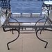 Se vinde set mobilier exterior fier forjat, masa cu blat sticla